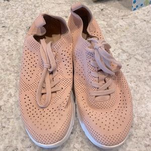 Antonio Melani size 10 light pink sneakers